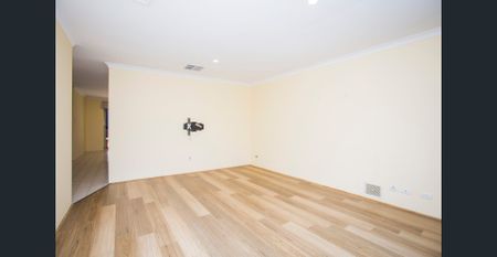 Renovated modern spacious three bedroom villa with solar panels. - Photo 2