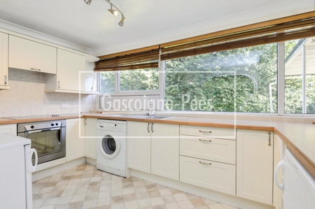 Boxgrove Avenue, Guildford GU1 - Photo 5