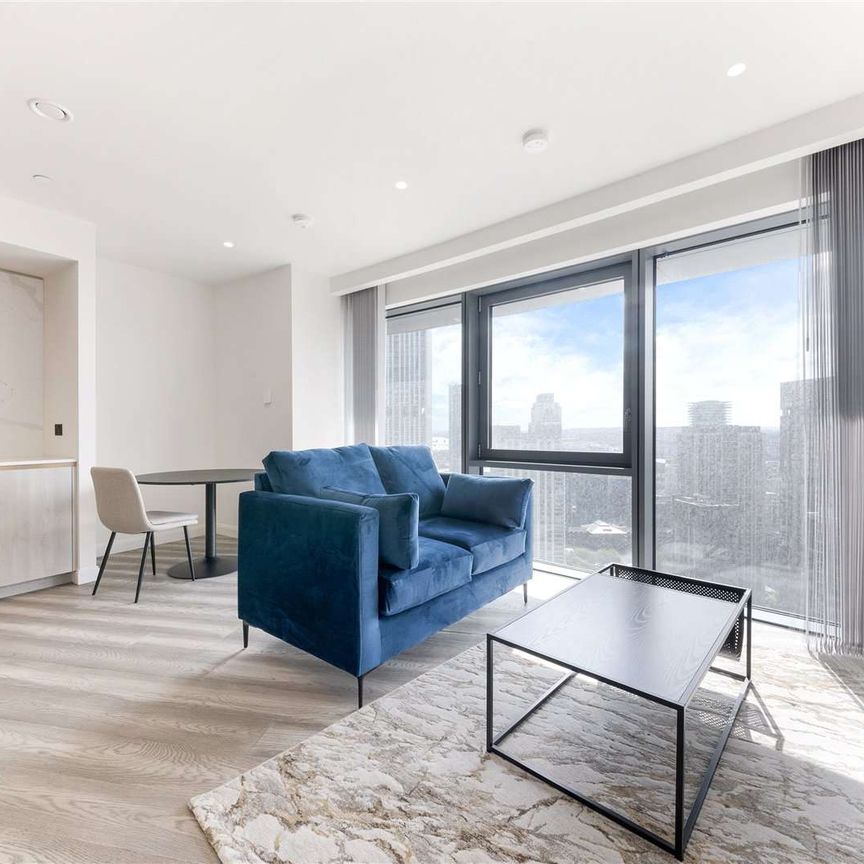 Nestled in the vibrant area of Marsh Wall, London, this beautiful luxury apartment at Aspen offers an exceptional living experience on the 28th floor. - Photo 1