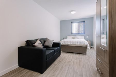 1 bedroom in a house share to rent - Photo 3