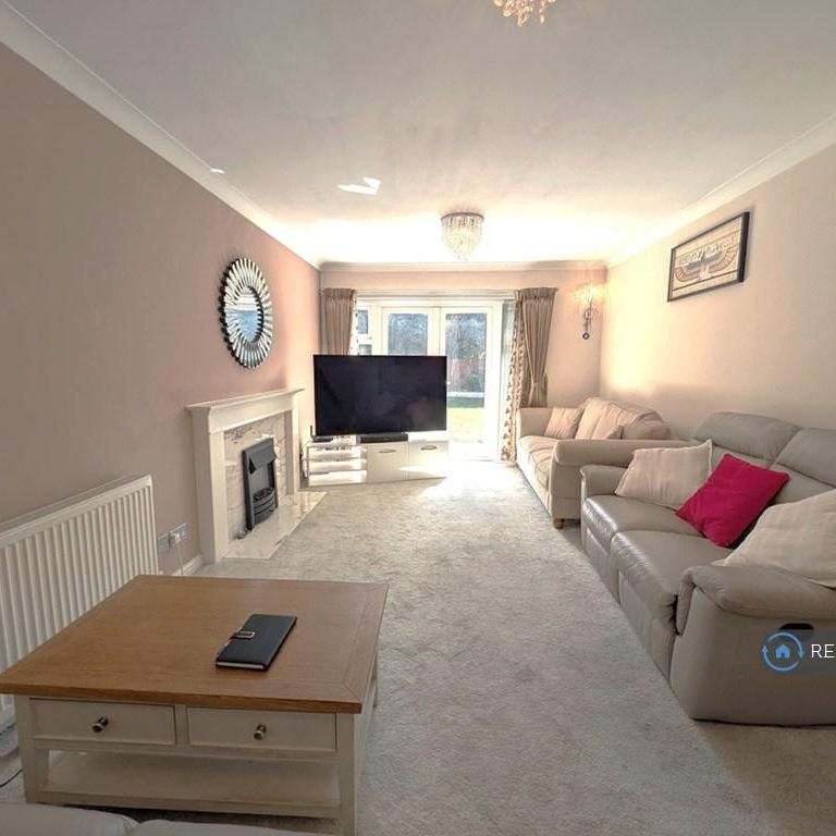 4 bedroom detached house to rent - Photo 1