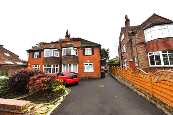 4 bedroom Flat in St Chads Drive, Leeds - Photo 1