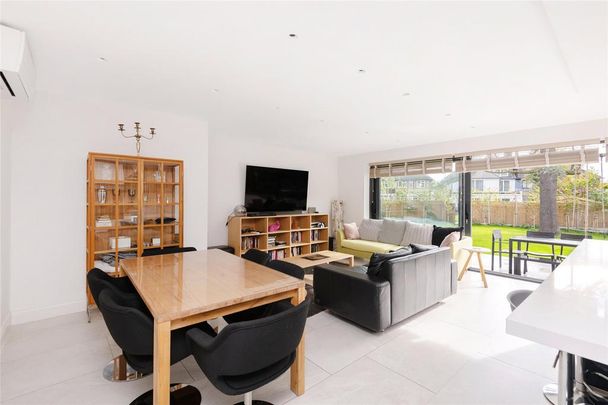 5 bedroom detached house to rent - Photo 1