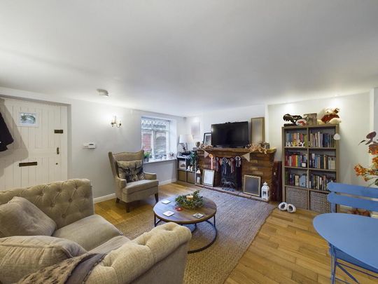 15 Arthur Street, Hillsborough, BT26 6AP - Photo 1