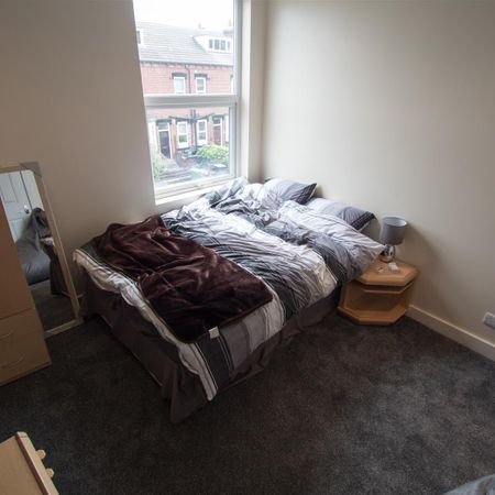 6 bedroom terraced house to rent - Photo 3