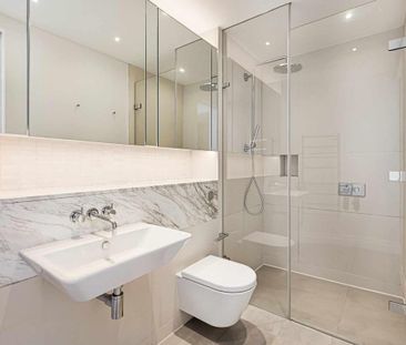 A captivating residence offering luxurious living in an exceptionally characterful setting, W1. - Photo 2