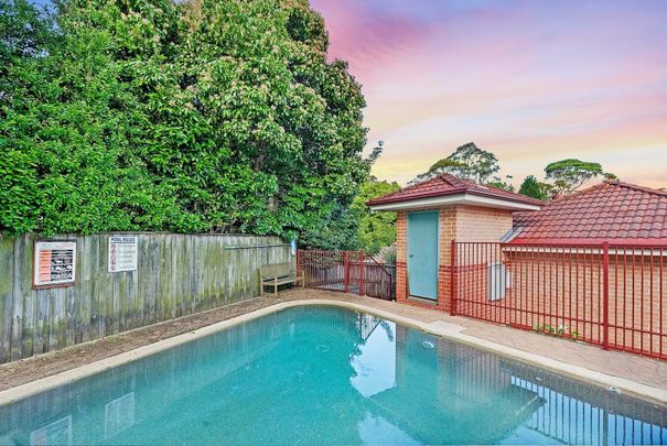 Family Haven with Pool Access & North Aspect - Walk to Everything Normanhurst! - Photo 1