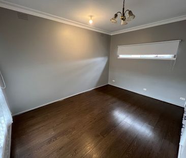 Newly Renovated 3 Bedroom Property&excl; - Photo 3