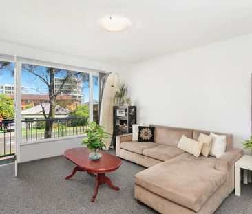 Attractive coastal apartment in seaside location - Photo 1