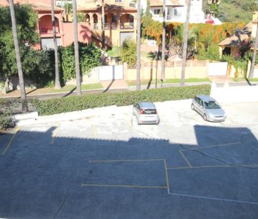 Long term rent, 1 bed penthouse in Carib Playa, Marbella, 2 baths, ... - Photo 3