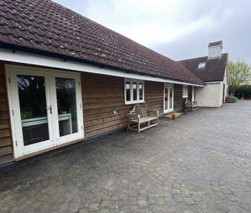 Detached annex - beautifully refurbished with parking and fibre bro... - Photo 1