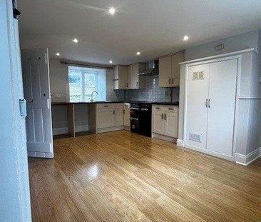 This charming Grade II listed cottage sits on the edge of the popul... - Photo 2