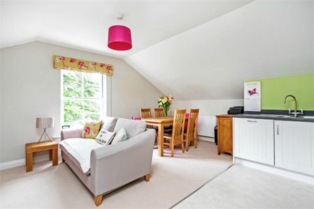 2 Bedroom Flat / Apartment - Winton Close, Winchester - Photo 4