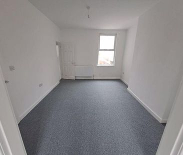 2 bedroom end of terrace house to rent - Photo 4