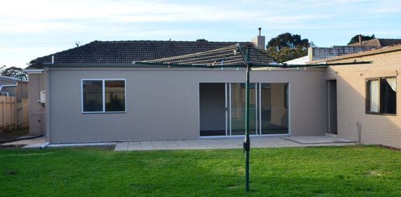 Open the Door to Family Comfort - Photo 2