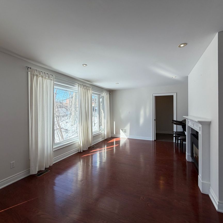 For Lease - 860 Clarkson Road, Mississauga, Ontario - Photo 1