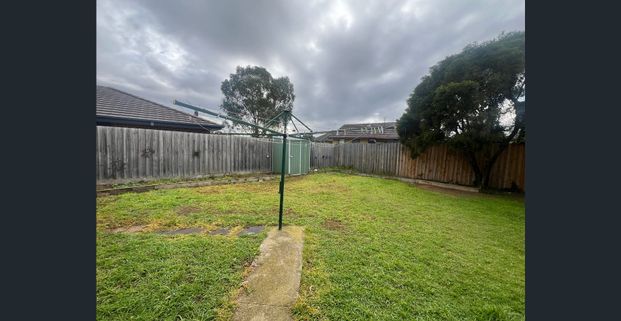 Family home in the heart of Werribee - Photo 1