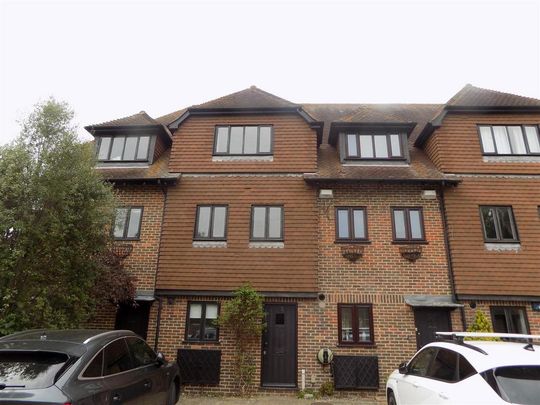 4 bedroom terraced house to rent - Photo 1