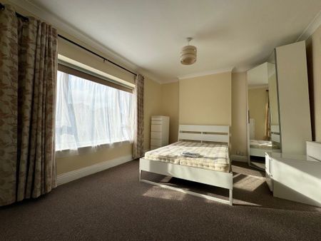 THREE DOUBLE BEDROOM STUDENT-P07604 - Photo 4