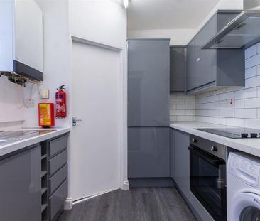 4 bedroom flat to rent - Photo 5