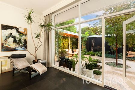 ARCHITECTURAL ELEGANCE IN PRESTIGIOUS WALKERVILLE - Photo 4