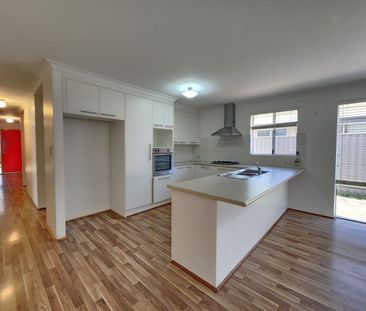 LARGE 3x2 HOUSE WITH THEATRE,STUDY,WALK TO PIARA WATERS SENIOR HS &... - Photo 3