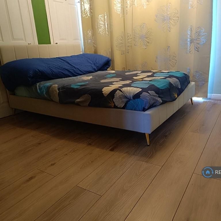 1 bedroom in a flat share to rent - Photo 1