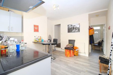 2 bedroom house share to rent - Photo 5