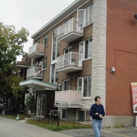 Beau 4 1/2 pour le 1er août, ROSEMONT. chauffage ,eau chaude inclus. - Photo 3