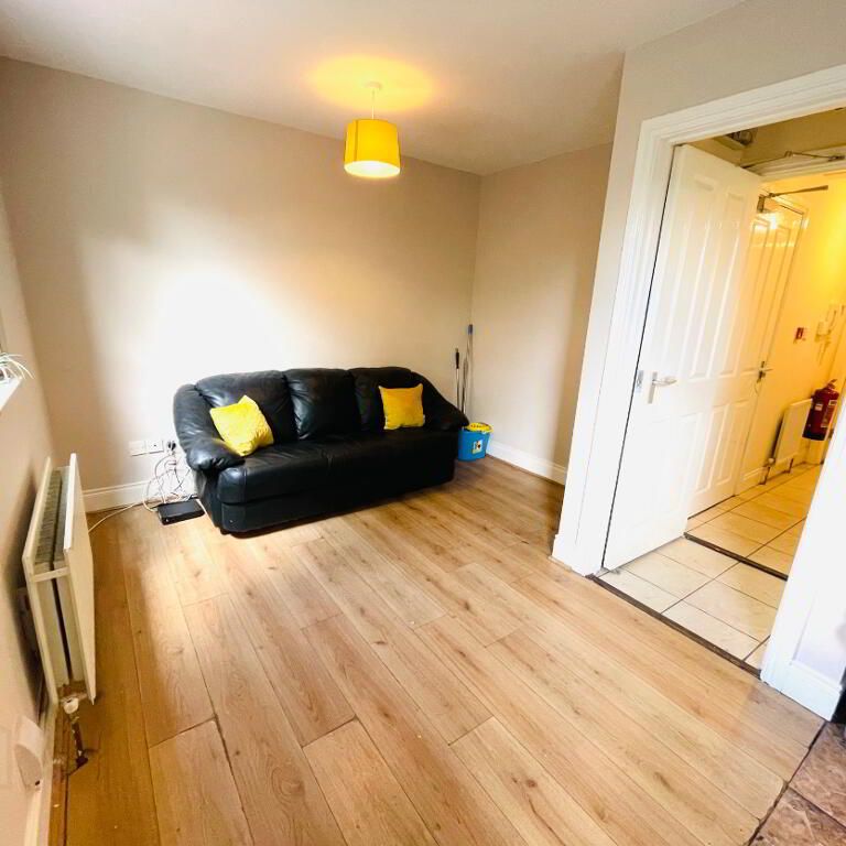 Wolseley Street, Room 2, All Utility Bills Included, Belfast, BT7 1LG - Photo 1