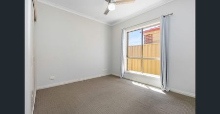 MMACULATE TOWNHOUSE - CLOSE AND CONVENIENT - Photo 3