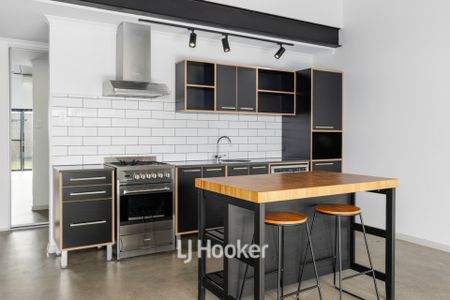 Industrial Style Living Opposite Treendale Shopping Centre! - Photo 5