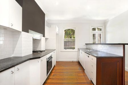 CONTEMPORARY VICTORIAN TERRACE IN A SOUGHT-AFTER LOCATION - Photo 2