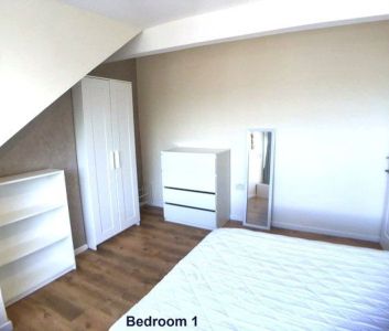 5 bedroom House in Kelsall Road, Leeds - Photo 4