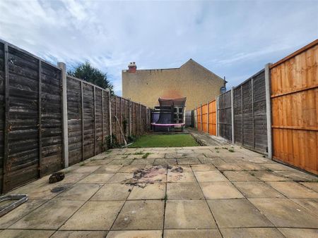 3 bedroom terraced house to rent - Photo 3