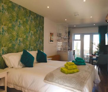 4 bedroom link detached house to rent - Photo 5