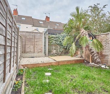 3 bedroom terraced house to rent - Photo 2