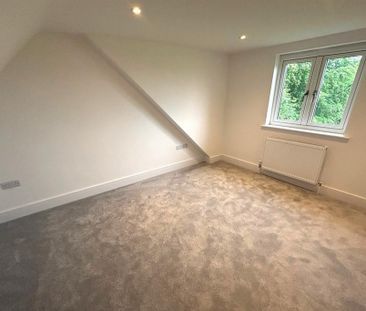 4 bedroom detached house to rent - Photo 3