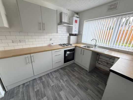 3 bedroom semi-detached house to rent - Photo 1