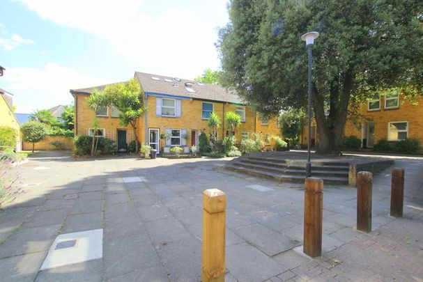 2 bedroom terraced house to rent - Photo 1