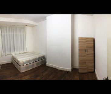 Room in a Shared House, Southend Road, E6 - Photo 1