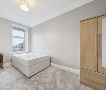 4 bedroom apartment to rent - Photo 5