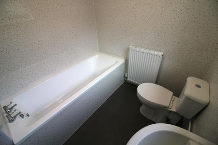 2 bedroom terraced house to rent - Photo 4