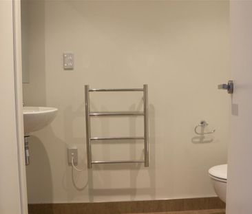 3 Bedroom Furnished Central City Apartment - Photo 5