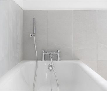 Leamington Avenue, Morden, Surrey, SM4 4DN - Photo 2