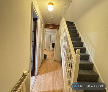 3 bedroom maisonette to rent - Photo 2
