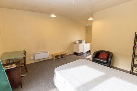 Boarding house rooms available now! - Photo 4