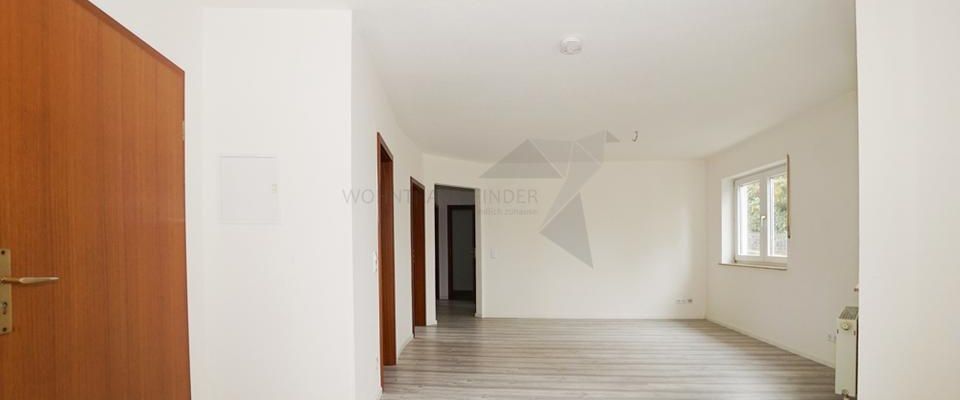 Geräumige, NEU renovierte 3-Raum-Wohnung in Meerane - Photo 1