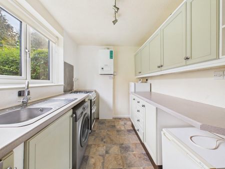 2 bedroom Flat To Let - Photo 5