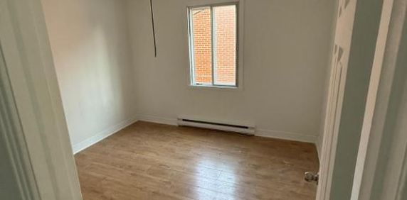 5 et demi haut d'un triplex, libre 1er aout 2026 - Photo 2